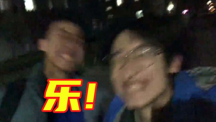 加班真快乐😋咦嘻嘻嘻嘻嘻