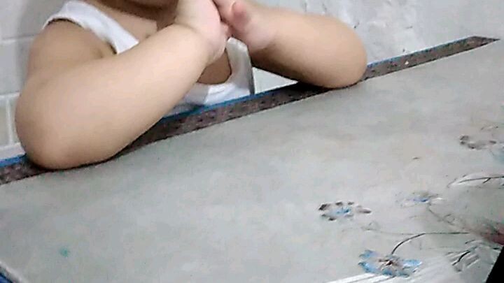 si yassi na busy sa panonood