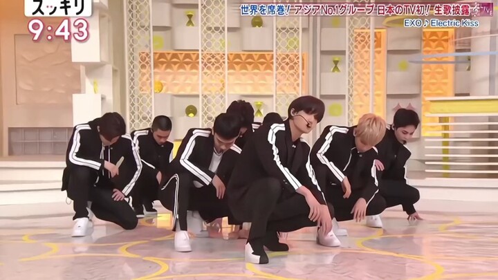让我们一起来重温一下小天的刀群舞⚡️#exo #舞台 #electrickiss