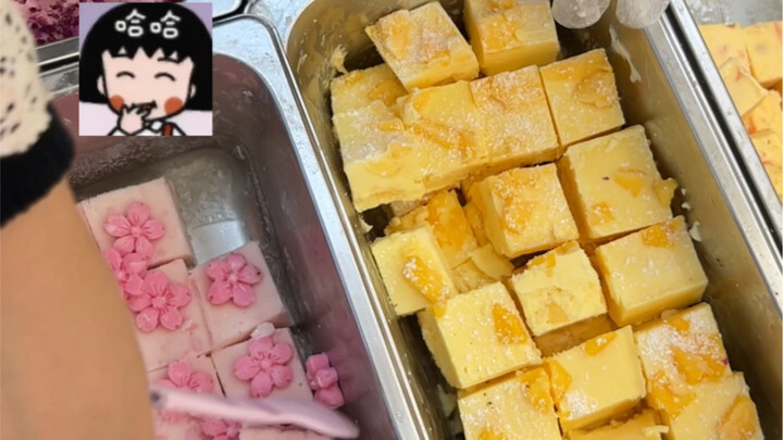 开在学校门口的炒酸奶店！10块钱满满一大盒～遇到可爱的老板娘 我可以开心一整天