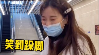 没有物质的友情就像这双烂鞋，走两步底就掉了