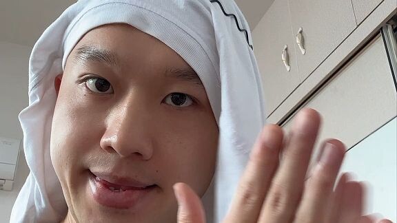 Vốn dĩ muốn sống như một người bình thường bên cạnh các bạn, nào ngờ......