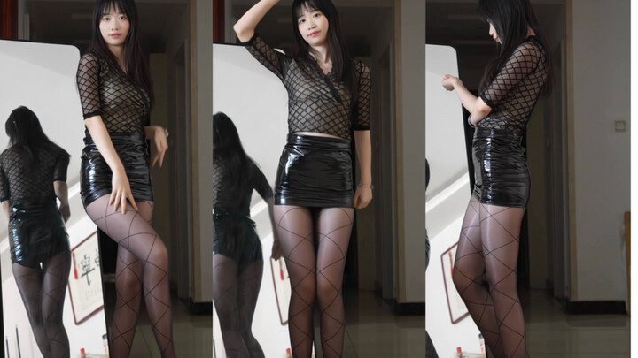 Chân trần, tất đen, đừng để mình tôi một mình!