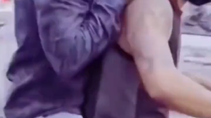 أنا أعتبرك أخًا، فبماذا تعتبرني أنت؟