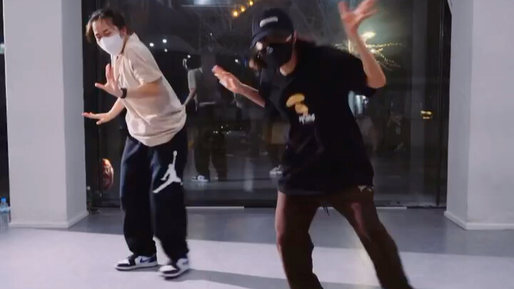 【Koreografi Original oleh May J Lee】Siapa yang menari lagu ini pasti ganteng! | BGM: drops