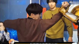 ข้อมูลล่าสุดของอุลตร้าแมน: นักรบทั้งสี่แห่งแอบโซลูทมารวมตัวกัน ปรมาจารย์ดาบไททัน เพื่อการต่อสู้ครั้ง