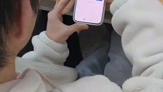 "أنت على اليسار وأنا ألاصق اليمين"، أثناء الحصة، قام الشاب بتوثيق هويته عبر التعرف على الوجه، فظهر ف