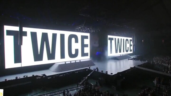 ทไวซ์เปิดเวทีได้อย่างระเบิดความมัน ฉันขอเรียกว่านี่คือสุดยอดของเคป็อป