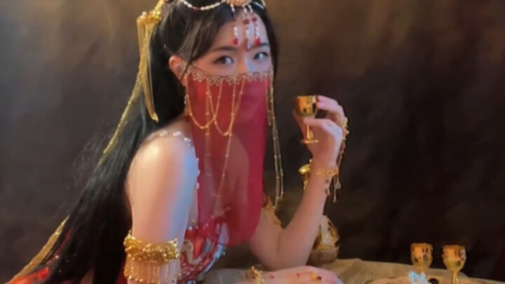 "سمعت أن راقصة الباليه الجديدة تتقن فن السحر الفانتازي..."