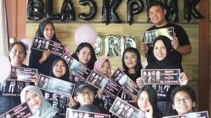 Latest overseas Blackpink 3rd anniversary fan support event: cake + charity activity