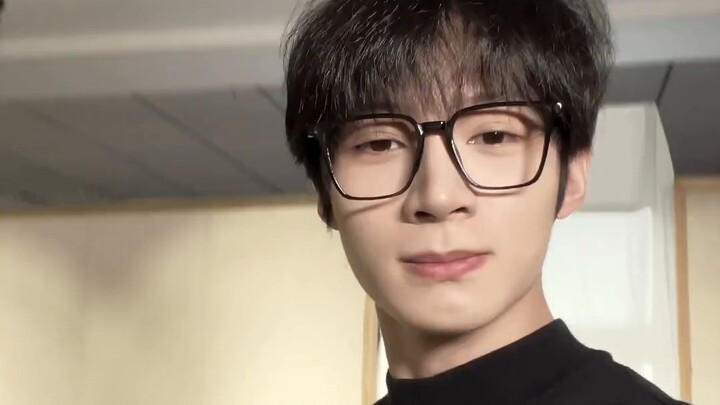 Mahasiswa menantang untuk membuat ulang MV——"ROAR"