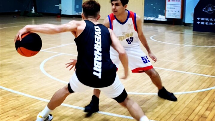 อย่าคิดว่าพวกเธออายุยังน้อยแล้วฉันจะอ่อนข้อให้นะ