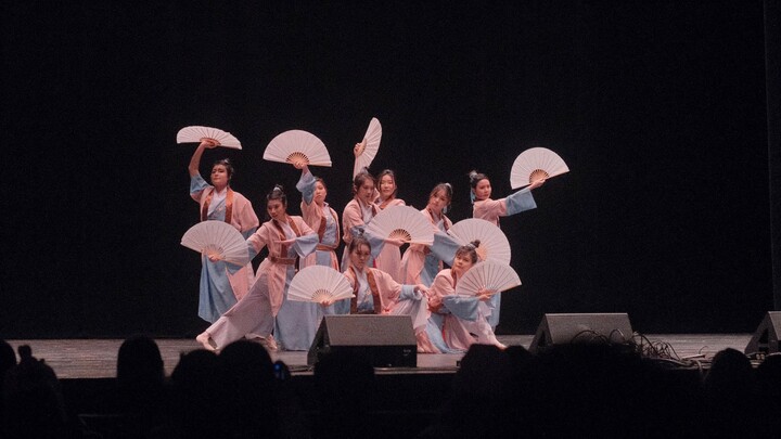 American students dance, women are no less than men! Girls can also be very handsome! ! PSU Dragon D