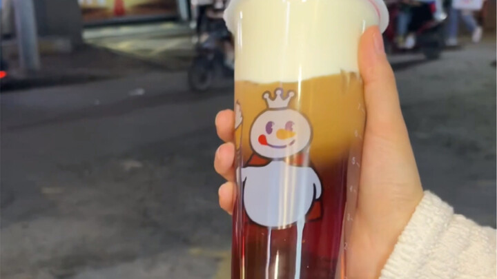 Chết thật?! Ly trà sữa này đúng là đỉnh của đỉnh trong giới trà sữa luôn! Lắc đã đời, uống phê hết n