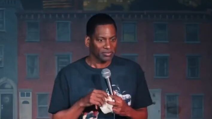 [Comedy Interaction] The Black Guy in the First Row Explains the Joke to His Chinese Wife - Tony Roc