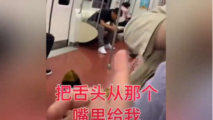 别笑了，旁边俩都叠一块了