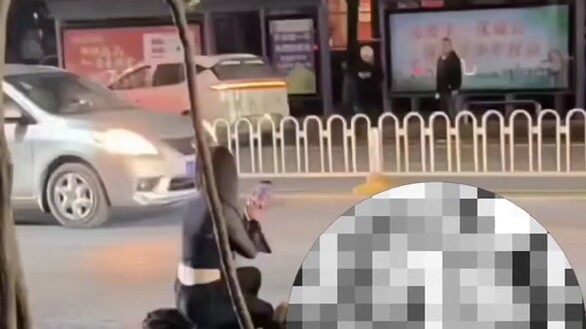 The cuckolded man from Wuhan University of Engineering Science and Technology had his neck cut.