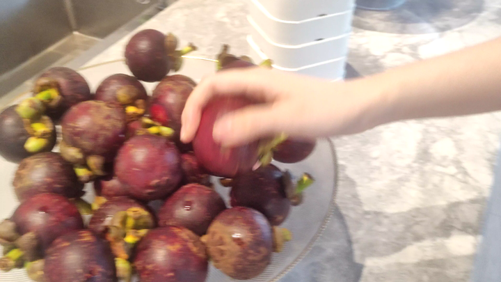 Don’t eat mangosteen… sob sob
