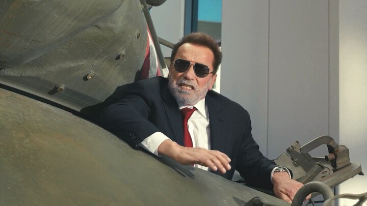 Schwarzenegger welcomes new position! He drives a tank straight to Netflix headquarters