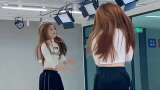 "Full Song APT" phù hợp với những người chưa có kỹ năng nhảy cơ bản