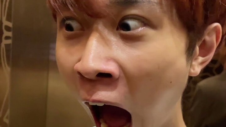 Cảnh chết chóc quy mô lớn: Bạn đang đi thang máy với sếp!