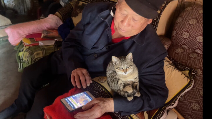 Grandpa brought back Hakimi from the market, and he’s way too clingy!