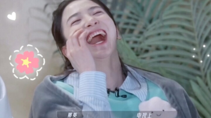 Help, she’s so sweet! That smile is so infectious! I’ll be grinning like an idiot every day!