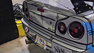 إنها تبدو كما لو خرجت من رواية مصورة.