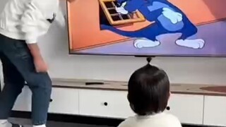 为了博公主一笑，爸爸做足了功课。 孩子以为爸爸会魔法