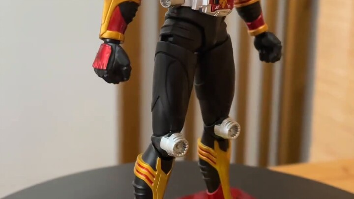 ฉันซื้อมันมานานแล้ว และฉันก็ทนไม่ไหวที่จะเปิดมันออกมา Bandai Kamen Rider Ryuki shf Survival Ryuki ให