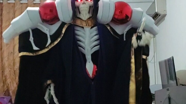 Homemade Bone King cosplay, more than 2m tall, if I have time to apply liquid and spray paint, the e