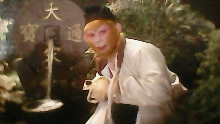 You can shoot a Journey to the West-style video using a feature phone!!!