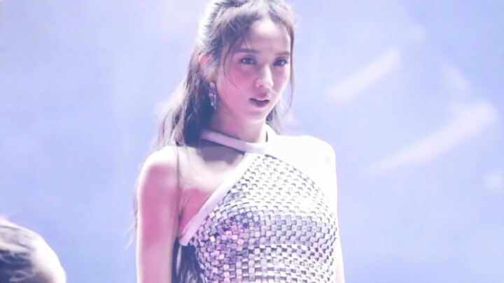 [Kim Ji-soo | Even Her Hair Strands Are Dancing!] Coachella 4K Ultra-Close-Up Live Shot of SHUT DOWN