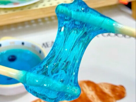 Cách ăn kẹo sáng tạo chỉ cần khuấy một cái là xong!