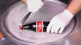 The ice cream made by stir-frying Coca-Cola is served