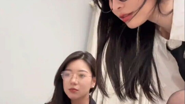 Cảnh giới cao của EQ: Anh muốn dùng đôi tay để giải mã bí mật mà em giấu kín sau lớp áo giáp đen.