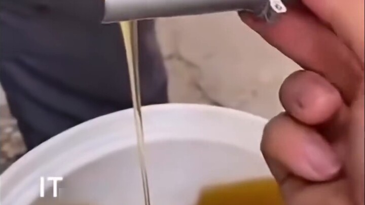 มันน่าทึ่งมาก ปรากฎว่านี่คือวิธีที่ผึ้งตรวจจับน้ำตาล (จริงๆ แล้วพวกมันตรวจจับน้ำหวาน)