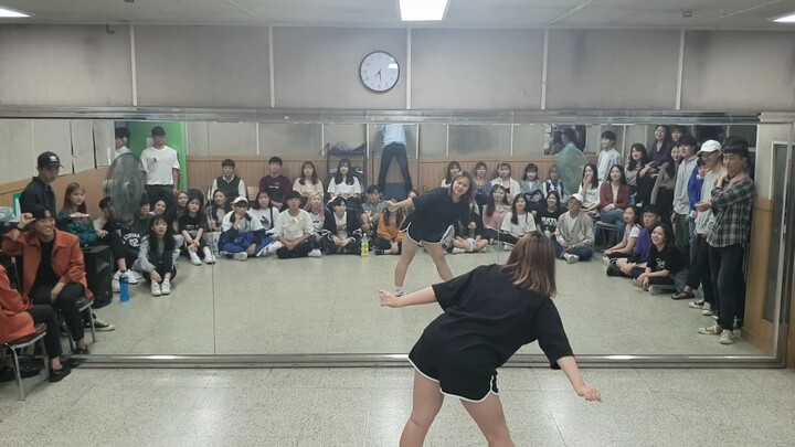 طلاب النادي يرقصون ريمكس لأغنية Power Up - Red Velvet