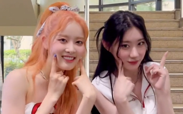 Shi En and Cai Ling team up for STAYC’s new song “Bubble” dance challenge~!