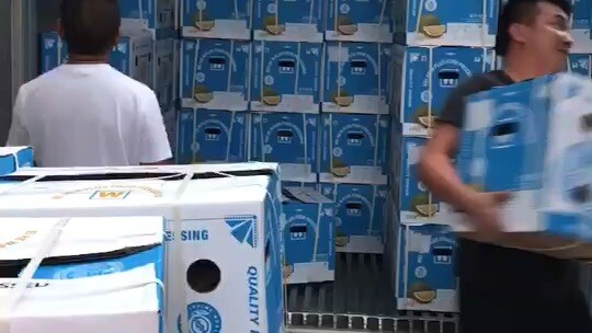 别怕那段只有自己的时光，要为自己感到骄傲，人都是在孤独和黑暗中成长，但黑夜终会过去，天一定会亮。