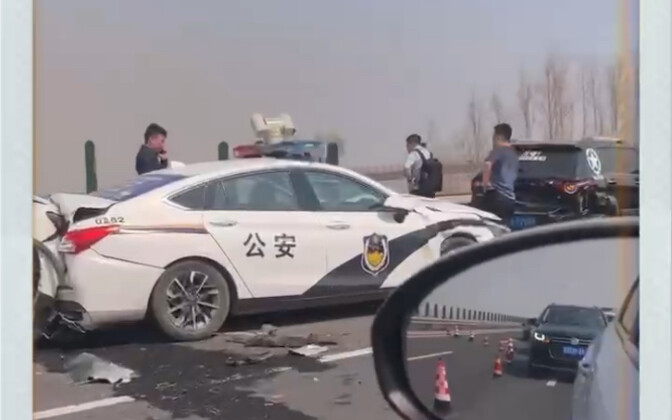 警车：我尼玛