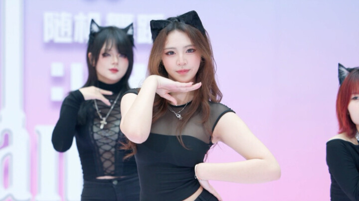 Phiên bản đầy đủ “Bước chân mèo” — phần của Seolhyun (AOA), tìm được trong album ảnh