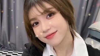 แกล้งทำเป็นอารมณ์ไม่ดีเพื่อดูปฏิกิริยาของน้องสาว