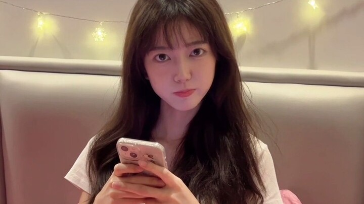 سارع لترى كم تساوي سجلات الدردشة بين صديقتك وصديقتها المقرّبة!