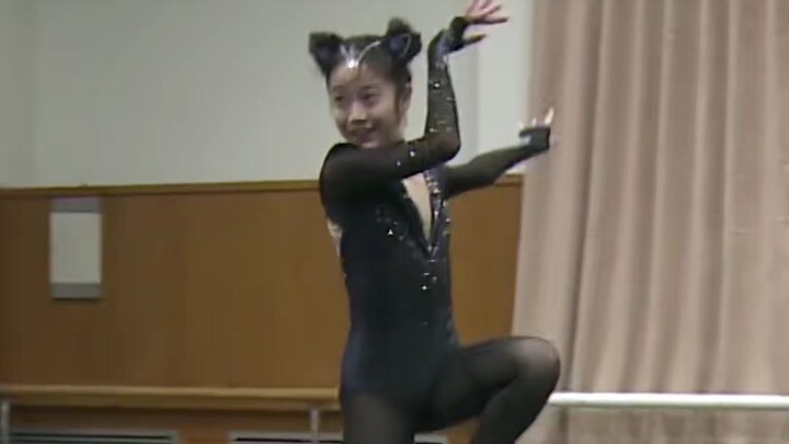 Beijing Dance Academy Ballet & Contemporary Dance: Yuan Ruixi — Such a Cute Little Cat!