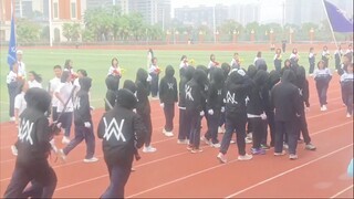 هل حضرت فرقة جياهاو للرقص اللقاء الرياضي؟ لا يسعني إلا أن أقول إنهم كانوا أغبياء للغاية!