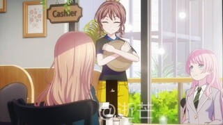 There are so many scenes with the two clips. I'm so happy to share them with my friends in the group