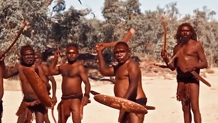 عبيد أسود يسرقون بطيخ صاحب الأرض، ويُقتلون بالرصاص بعد اكتشافهم، ثم تطاردهم الشرطة لمسافة آلاف الأمي