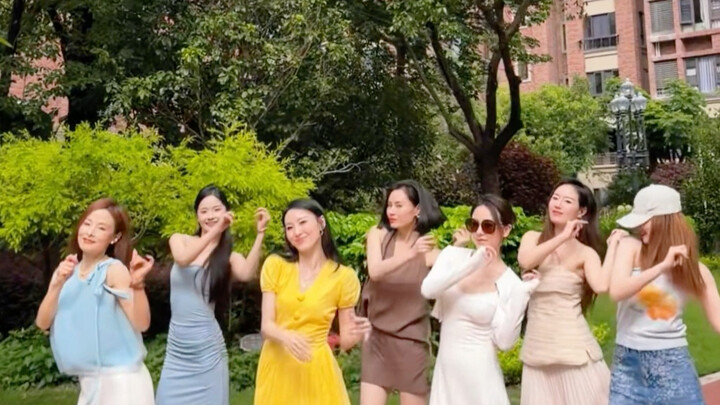 Nhảy cùng cô bạn thân vui quá đi chứ #Vũ công phụ họa của Từ Lương #Thoát khỏi thực tại #Anh ấy, anh