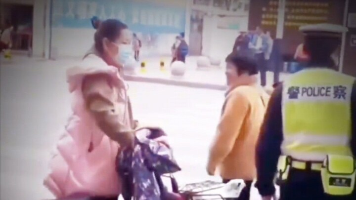 “The moment you turn around, art is born!”